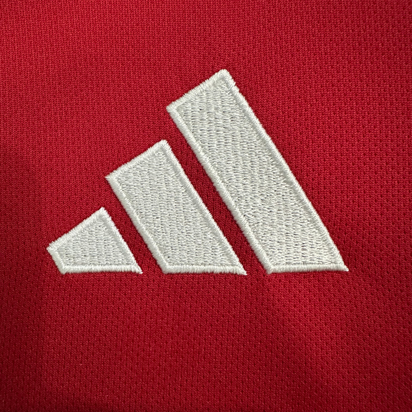 Camiseta local del Liverpool FC 25/26, versión para aficionados