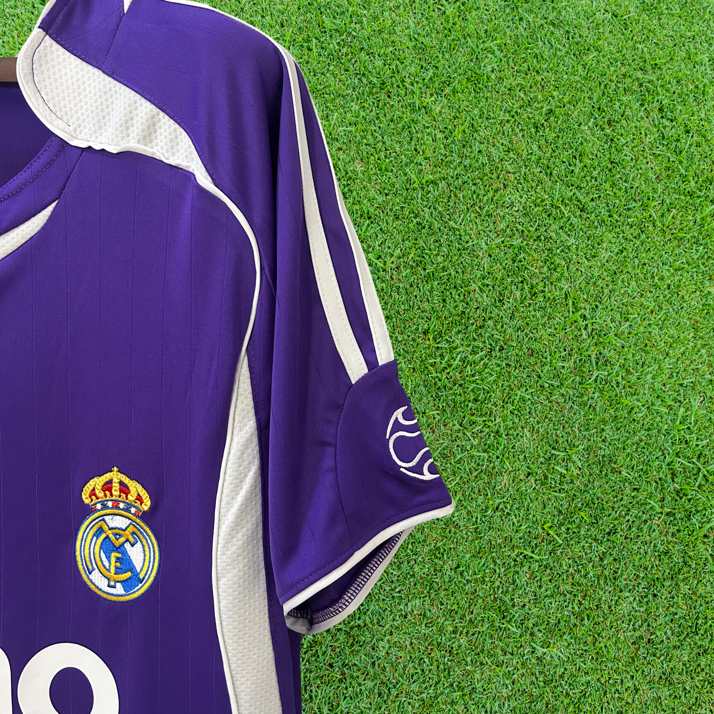 Camiseta retro de la tercera equipación del Real Madrid 06/07