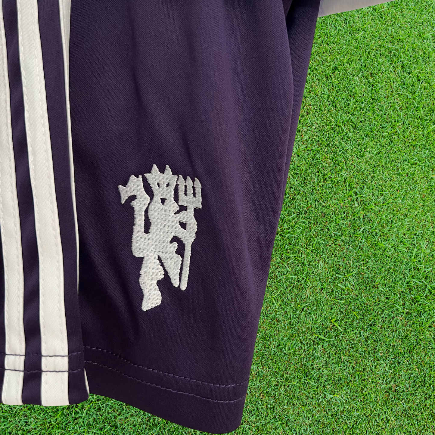 Kit Manchester United II 25/26 Infantil