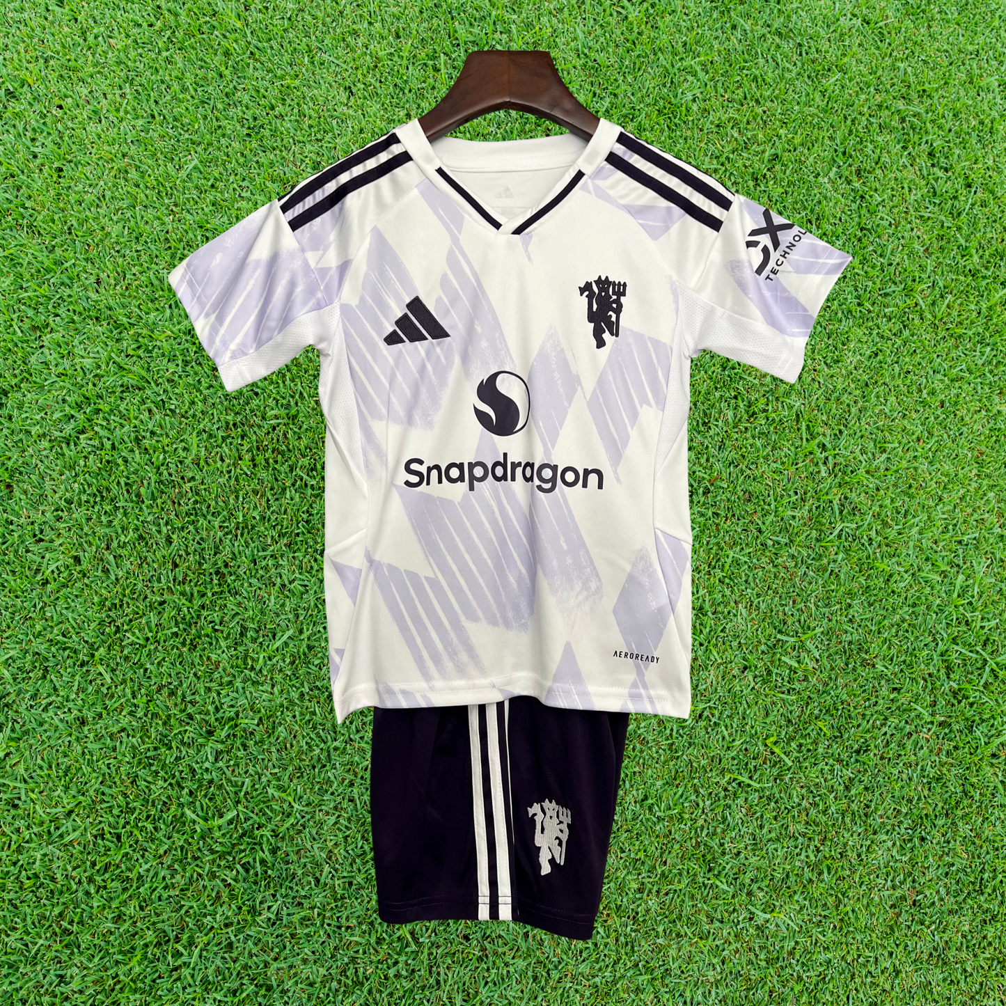 Kit Manchester United II 25/26 Infantil