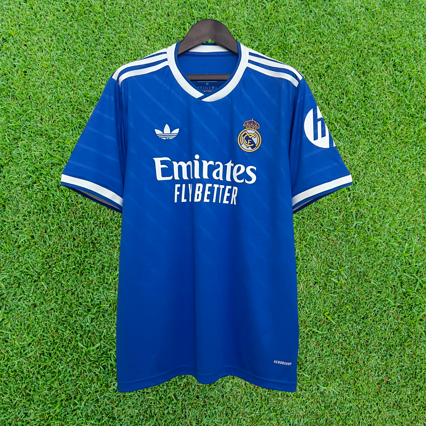 Camiseta de la tercera equipación del Real Madrid 25/26, versión para aficionados 