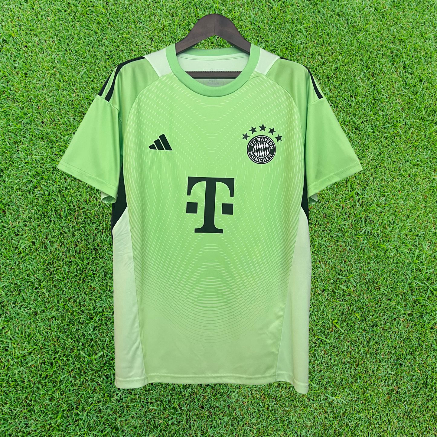 Bayern Munich Goalkeeper Jersey I 25/26 Fan Version