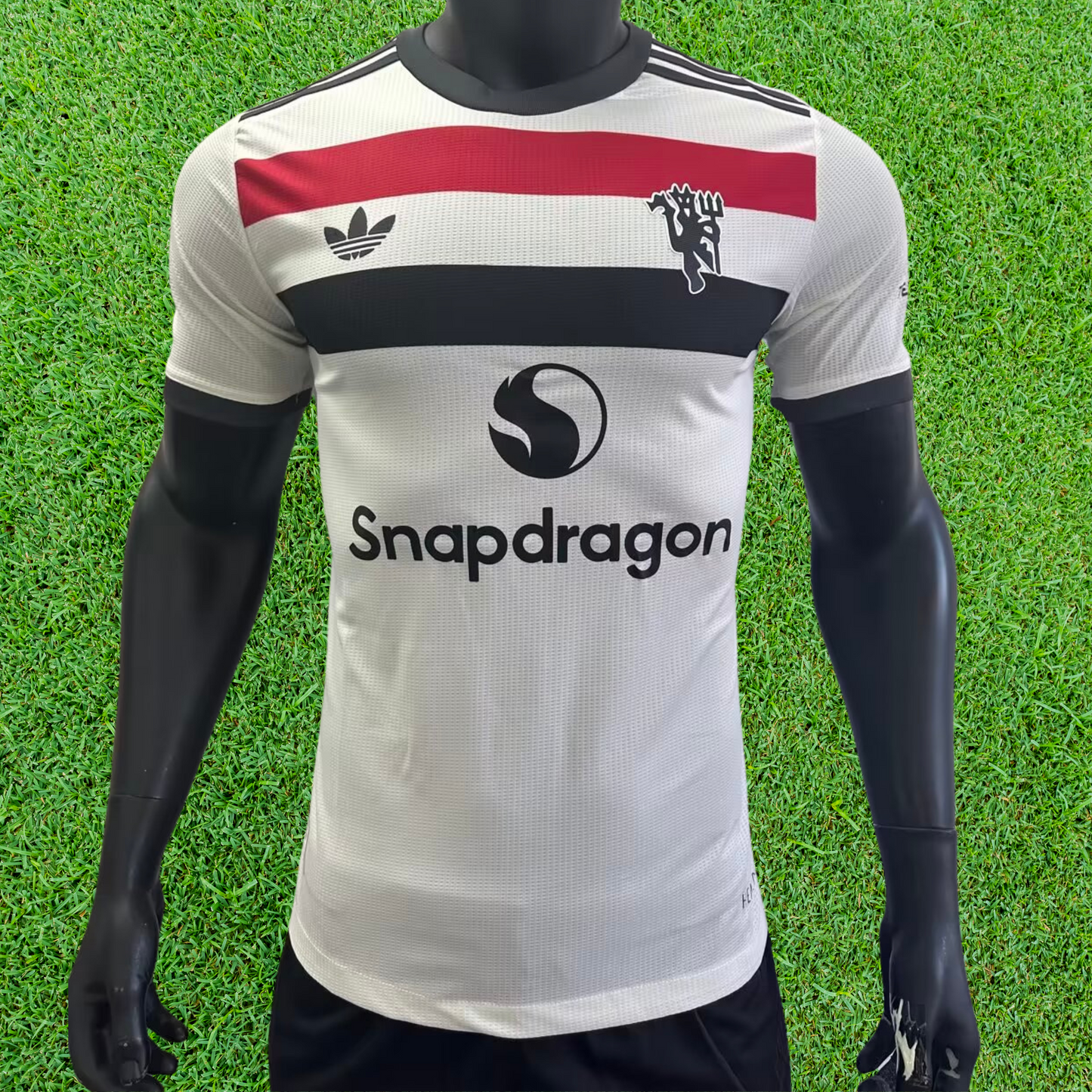 Camiseta de tercera equipación del Manchester United 24/25 