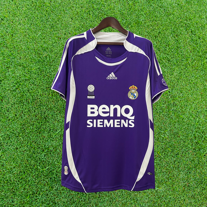 Camiseta retro de la tercera equipación del Real Madrid 06/07 
