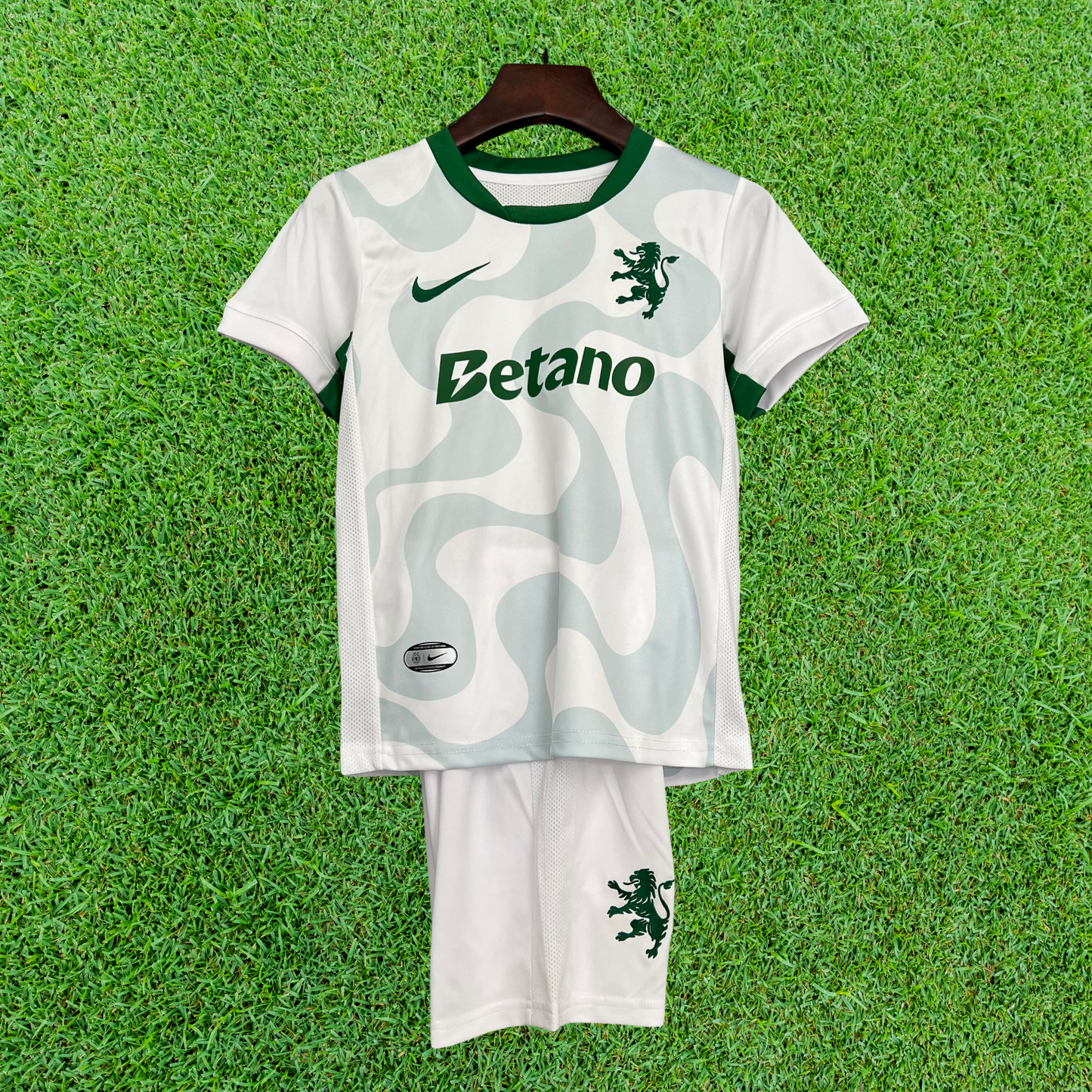 Kit infantil Sporting CP II 25/26 