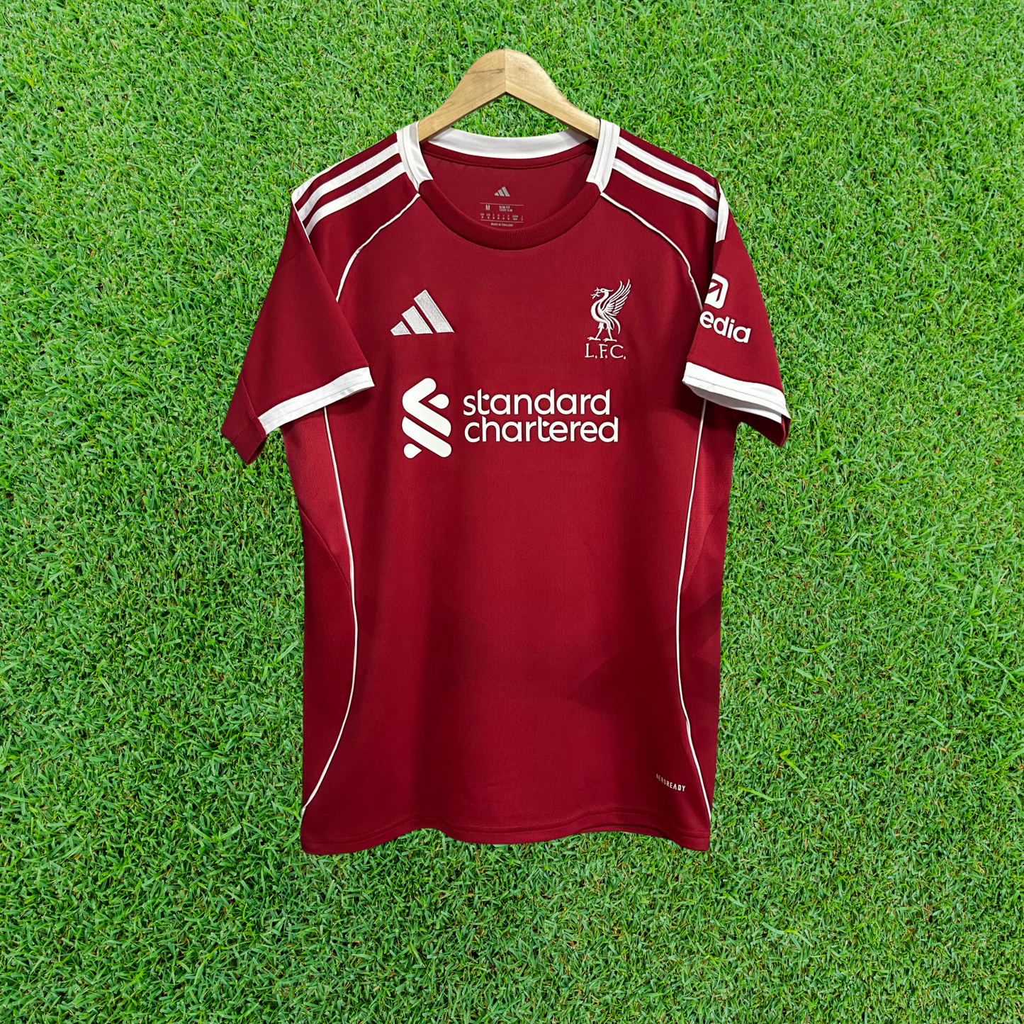 Camiseta local del Liverpool FC 25/26, versión para aficionados 