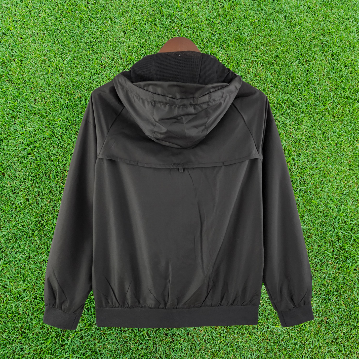 Cortavientos negro brasileño 