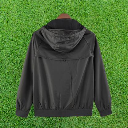 Cortavientos negro brasileño 