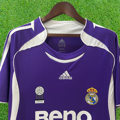 Camiseta retro de la tercera equipación del Real Madrid 06/07 