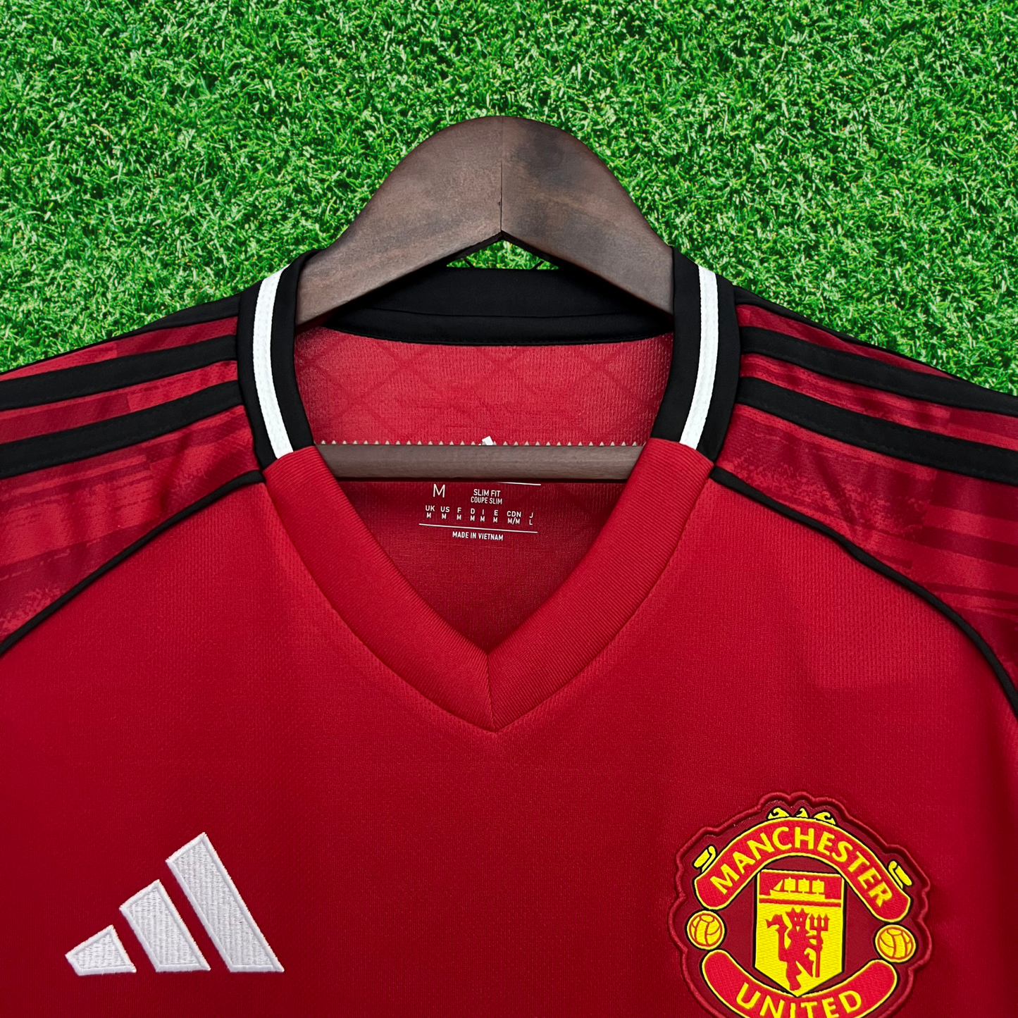 Camiseta local del Manchester United 25/26 versión para aficionados 