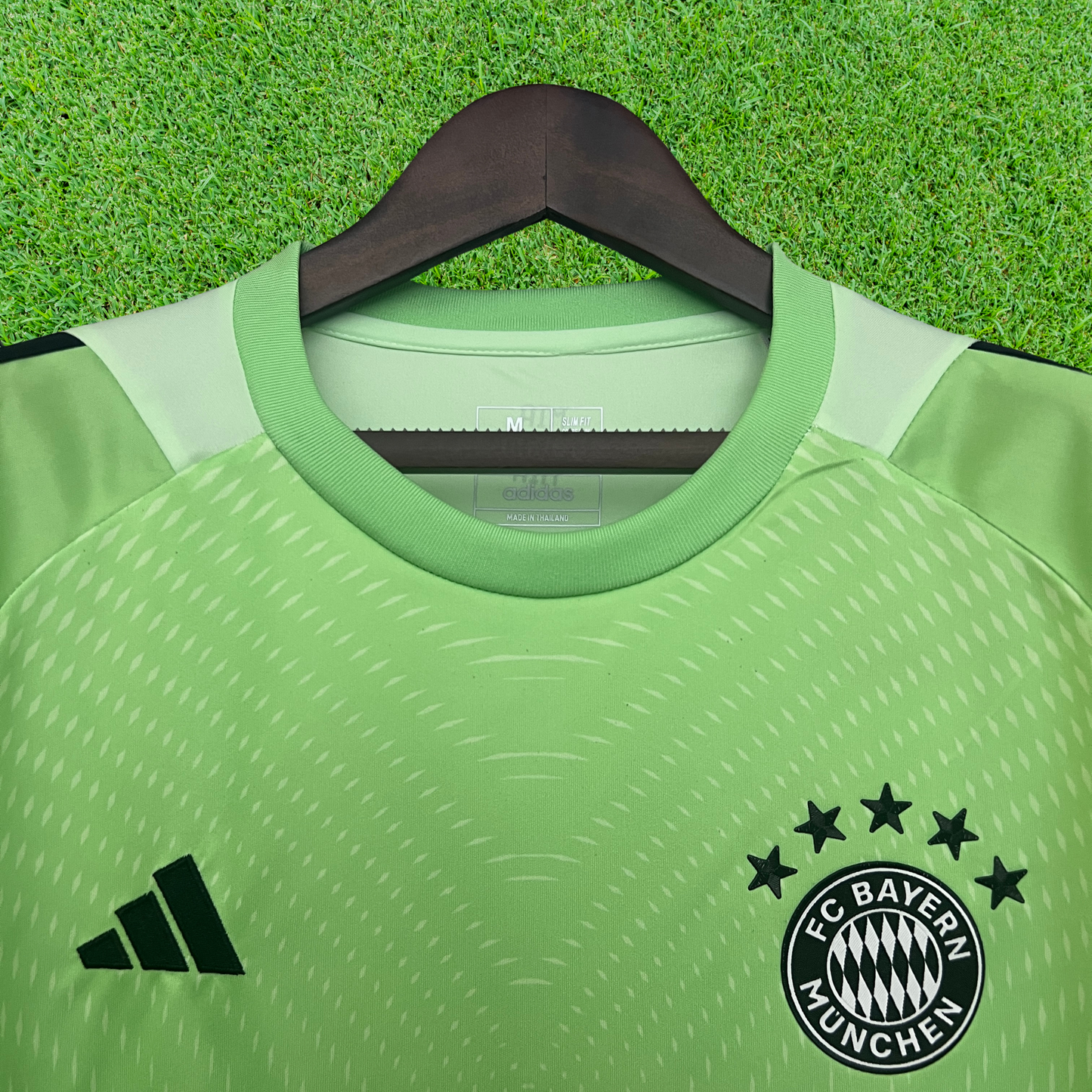 Bayern Munich Goalkeeper Jersey I 25/26 Fan Version