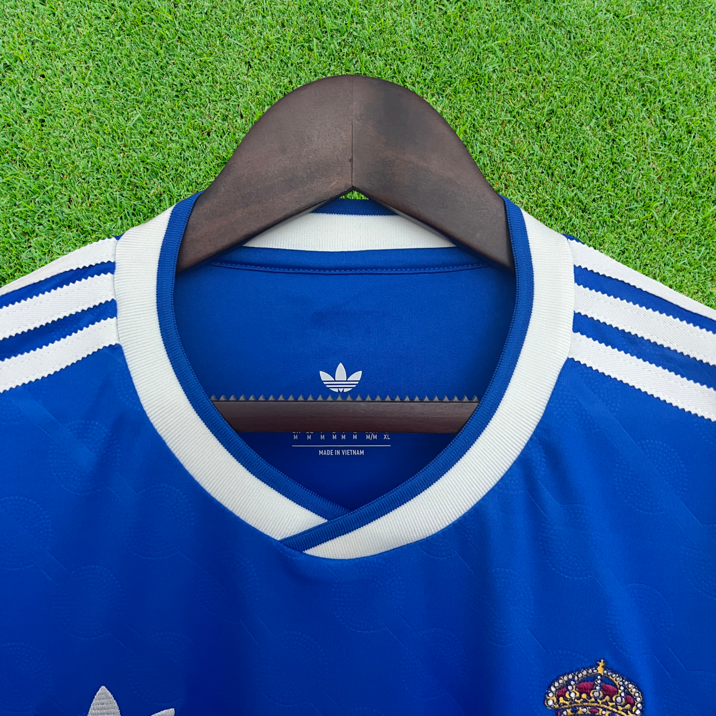 Camiseta de la tercera equipación del Real Madrid 25/26, versión para aficionados 