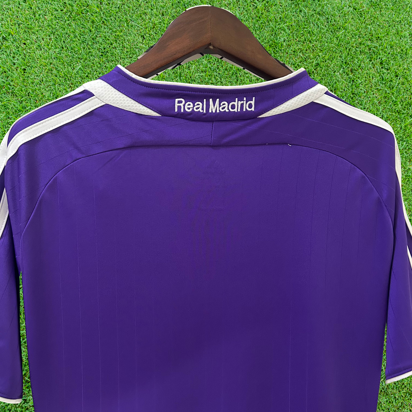 Camiseta retro de la tercera equipación del Real Madrid 06/07 