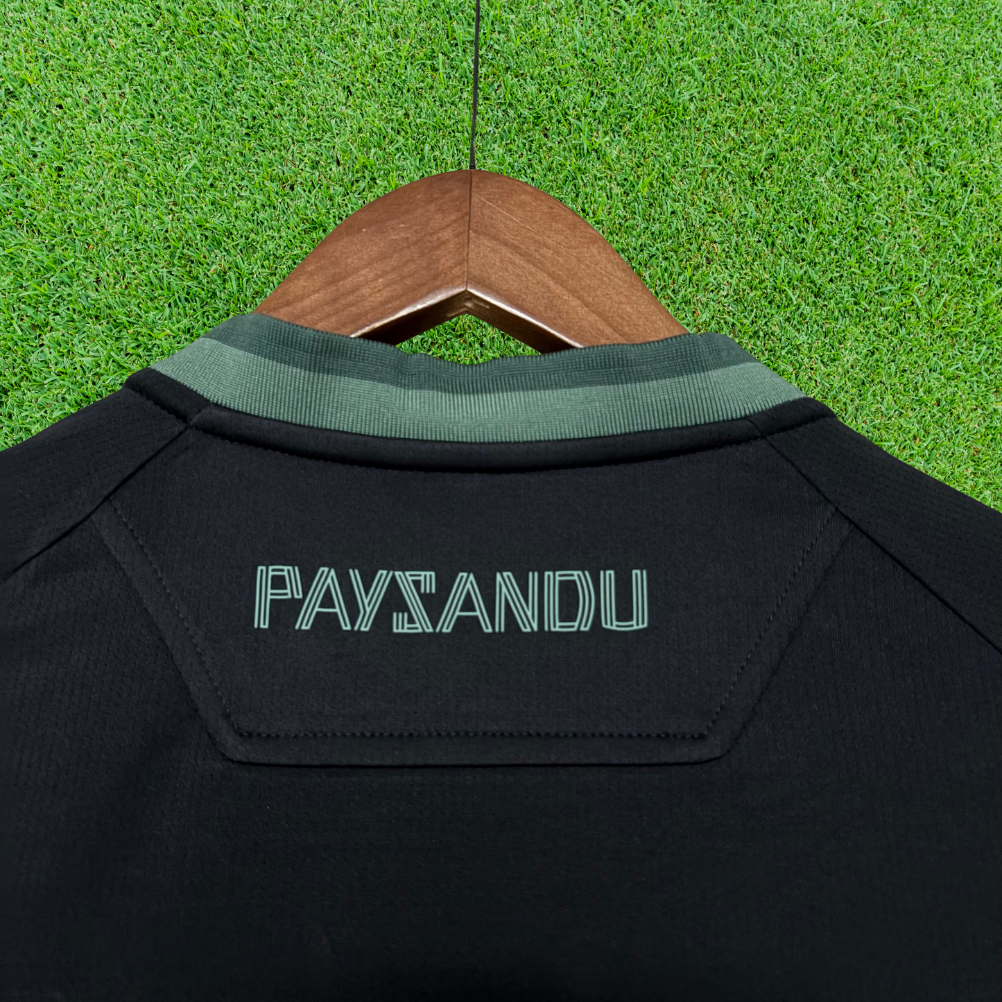 Camiseta negra de Paysandú 25/26 versión para aficionados 