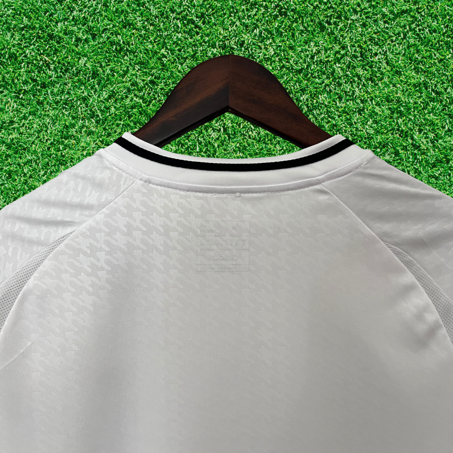 Camiseta local del Real Madrid 24/25, versión para aficionados para mujer 