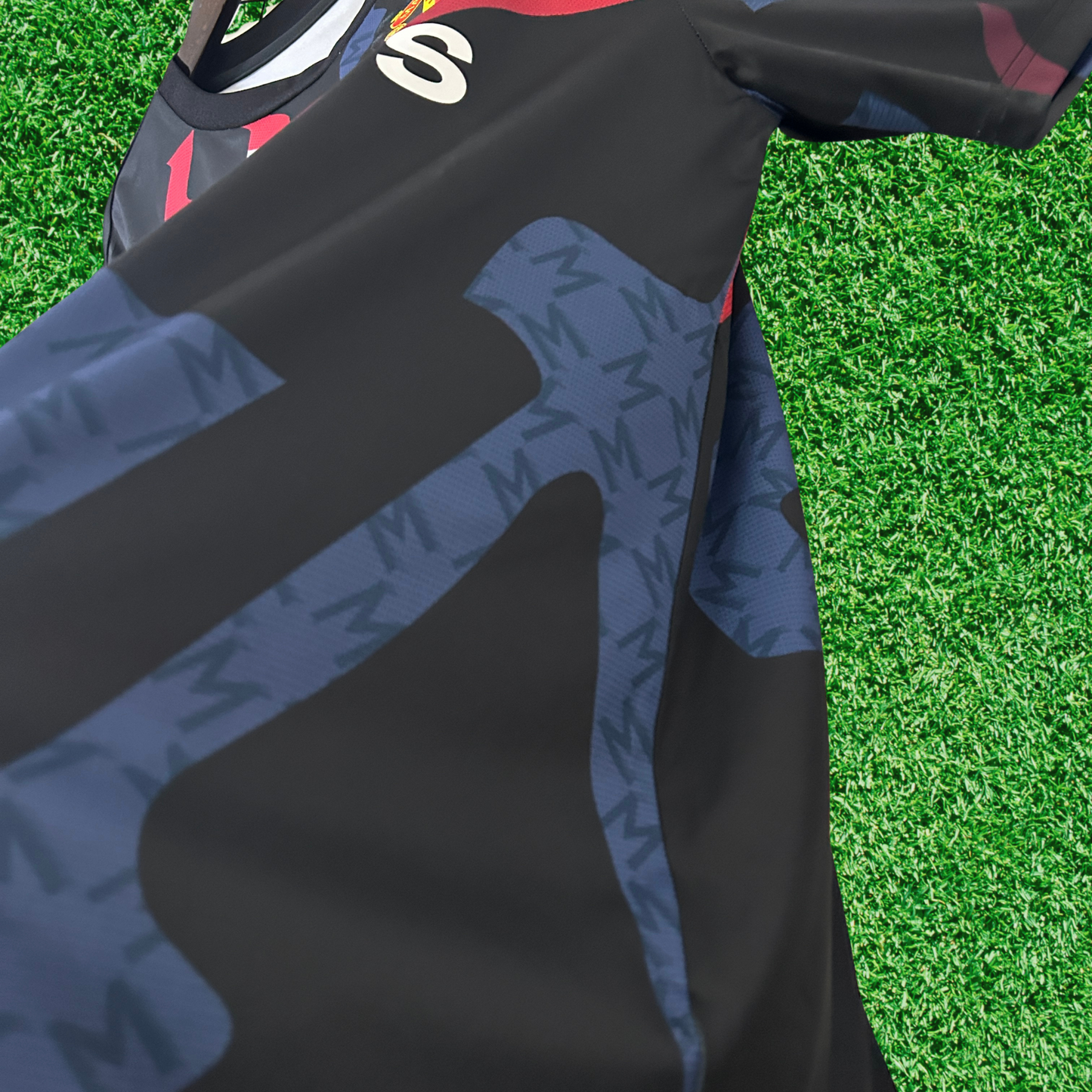 Manchester United Pre-Match Away Shirt 24/25 Fan Version