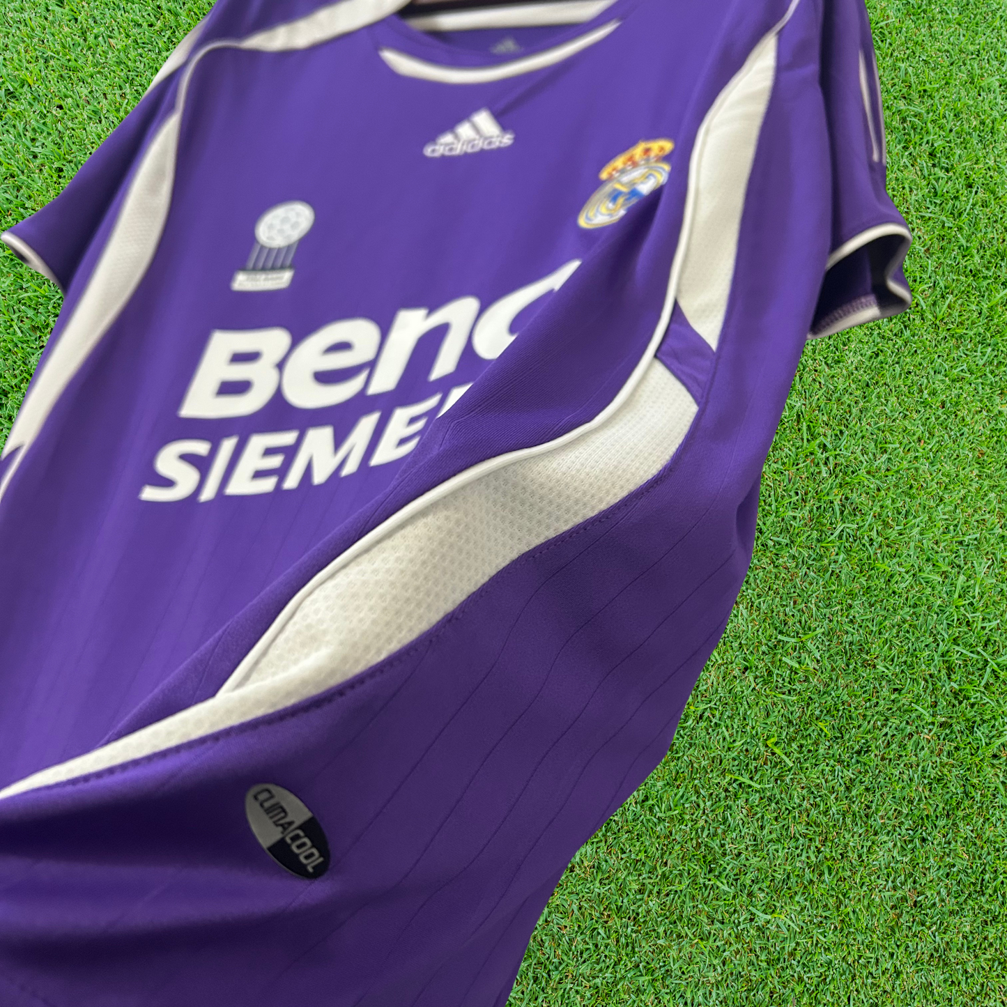 Camiseta retro de la tercera equipación del Real Madrid 06/07 