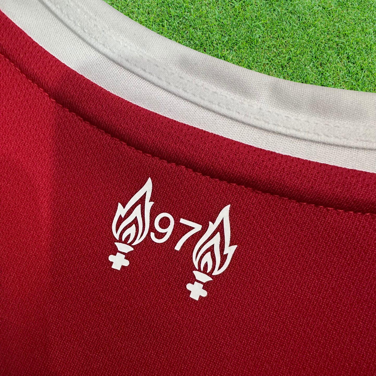 Camiseta local del Liverpool FC 25/26, versión para aficionados 