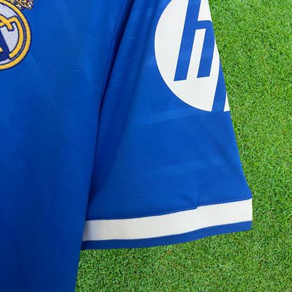 Camiseta de la tercera equipación del Real Madrid 25/26, versión para aficionados 
