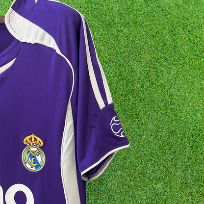 Camiseta retro de la tercera equipación del Real Madrid 06/07 