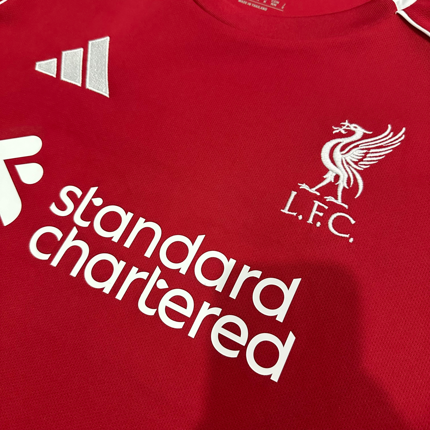 Camiseta local del Liverpool FC 25/26, versión para aficionados 