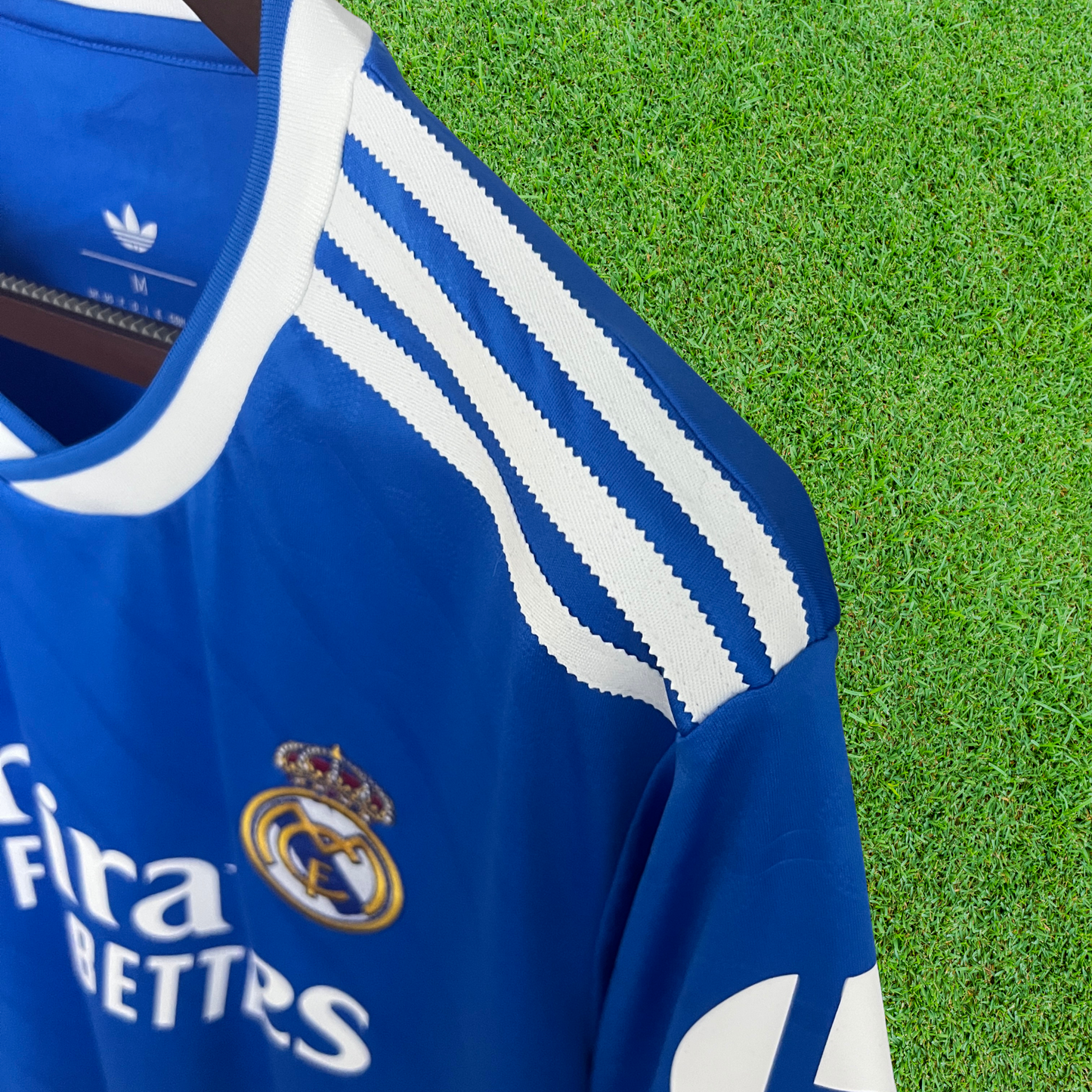 Camiseta de la tercera equipación del Real Madrid 25/26, versión para aficionados 