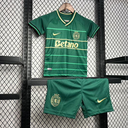 Kit Infantil Sporting Visitante 2024/25 - ¡ÚLTIMAS UNIDADES! 🔥💚